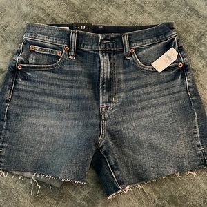 Gap women’s Jean shorts -NWT - size 27”